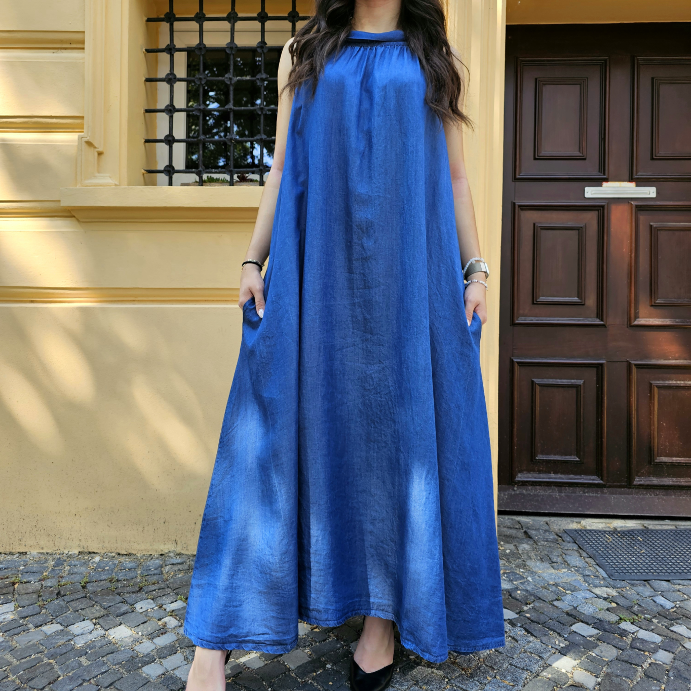 Tmavě modré maxi šaty LOCEKA z tenkého denimu3